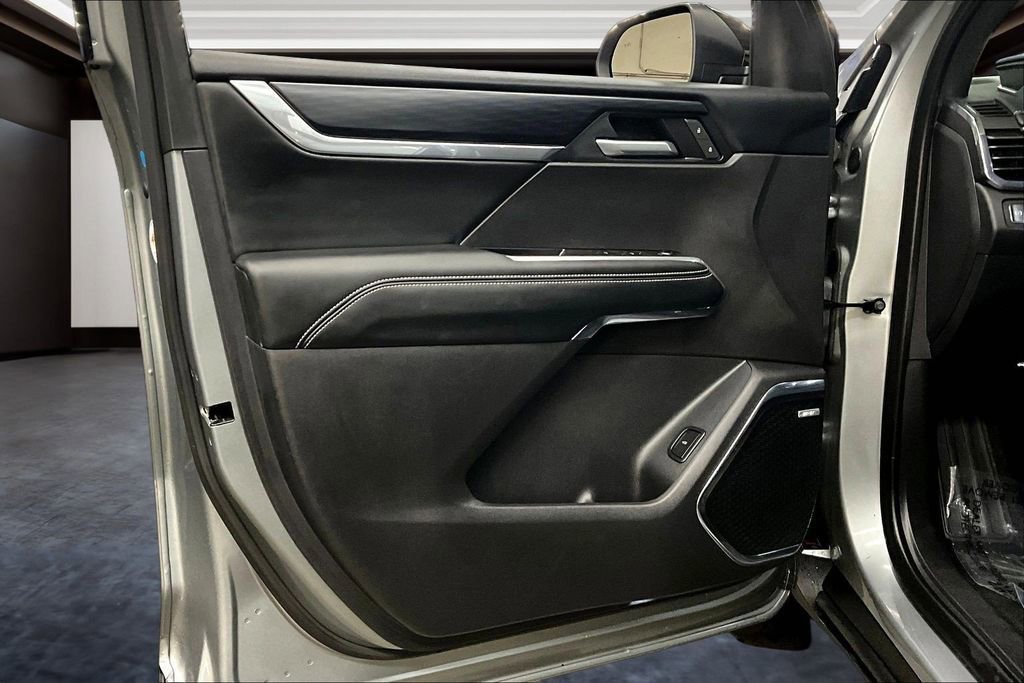 Used 2025 GMC Acadia Elevation image 20