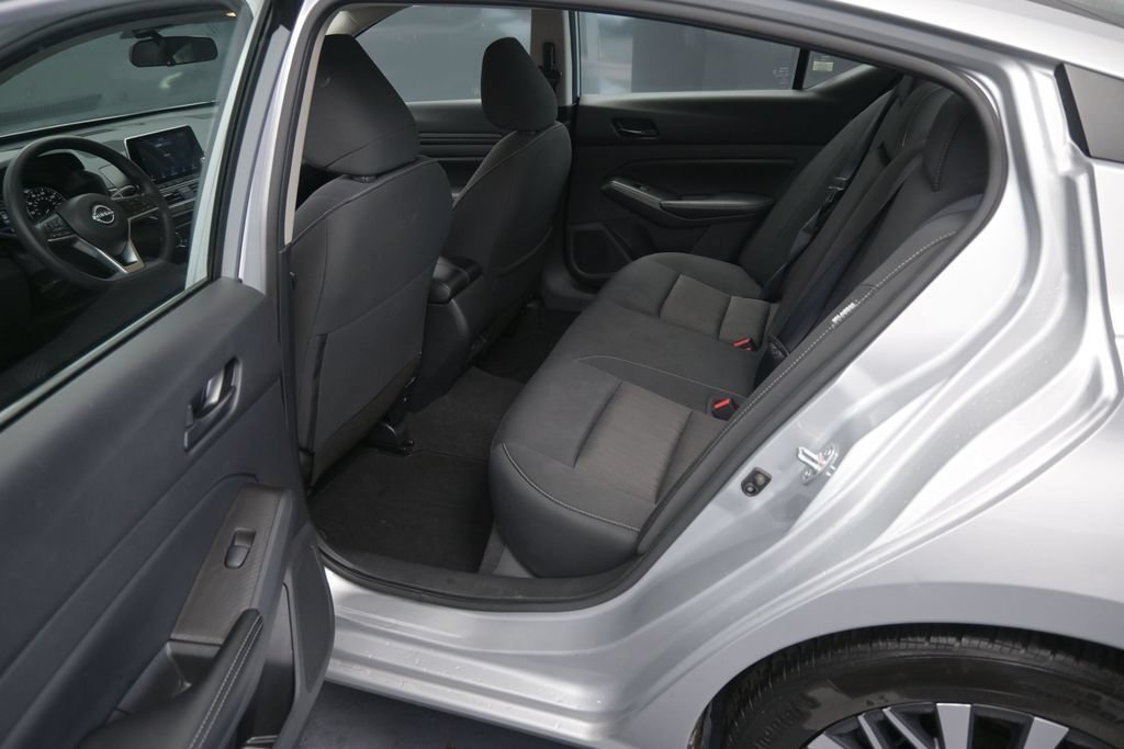 Used 2024 Nissan Altima 2.5 SV FWD image 16