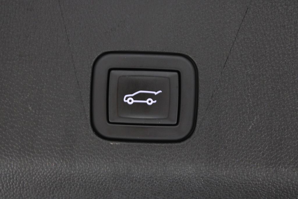 Used 2024 Chevrolet Suburban Premier image 17