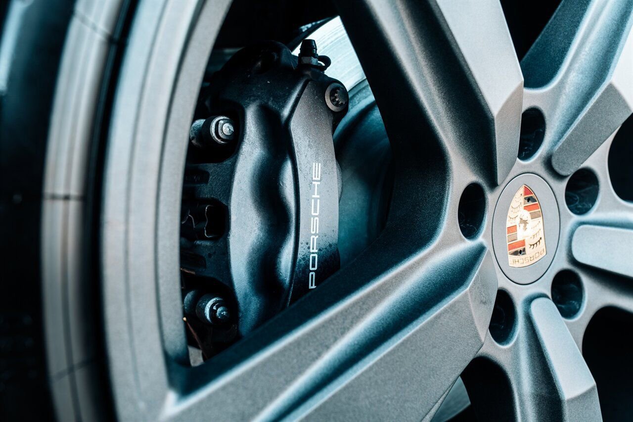 Used 2024 Porsche Cayenne Coupe image 15