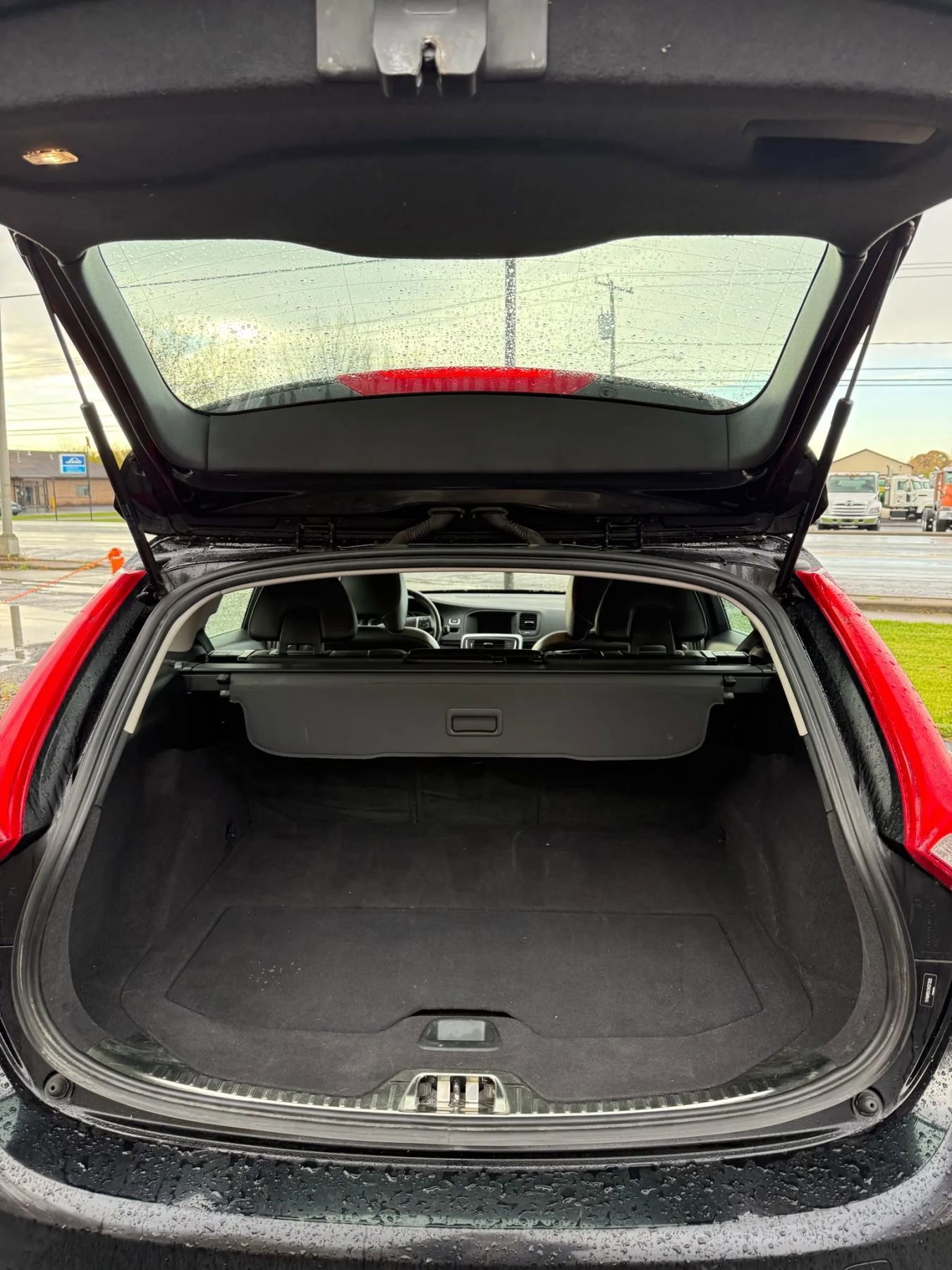 Used 2017 Volvo V60 T5 Premier w/ Convenience Package image 15