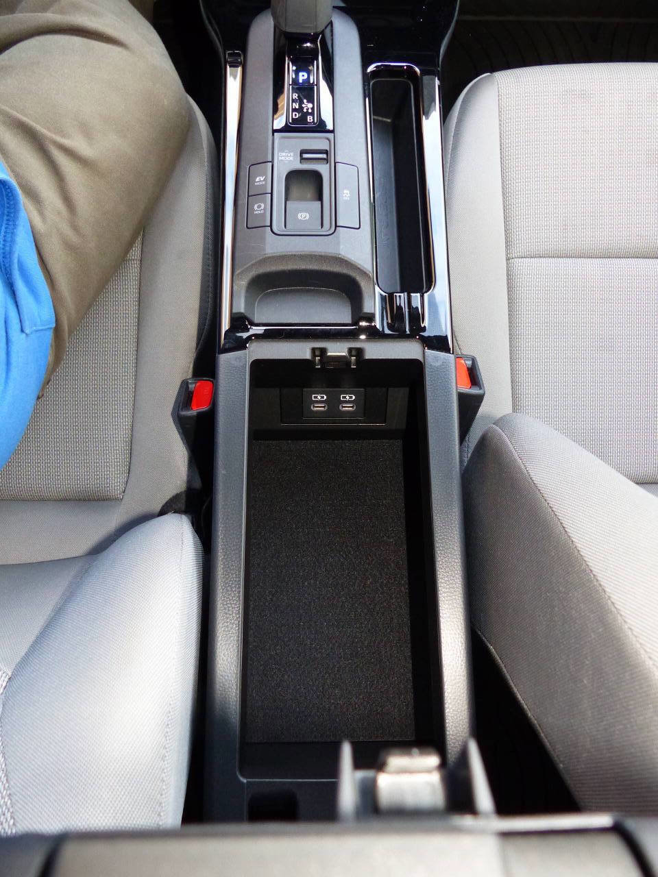Used 2024 Toyota Prius LE FWD image 51