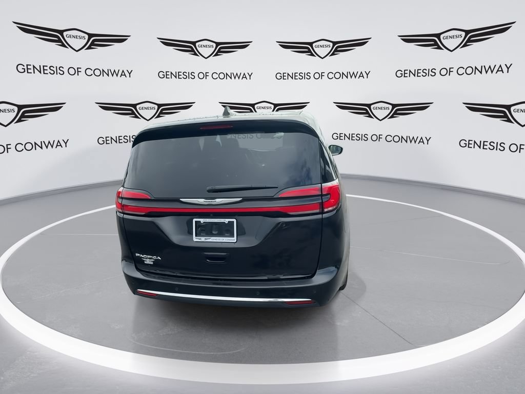 Used 2024 Chrysler Pacifica Touring-L FWD image 7