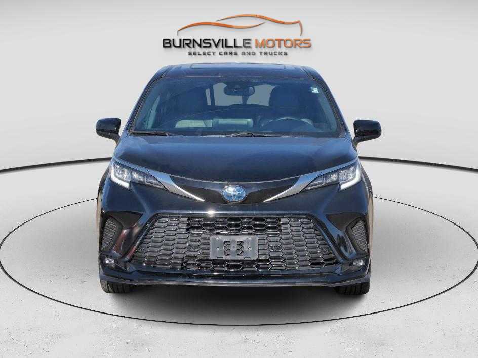 Used 2021 Toyota Sienna XSE image 2