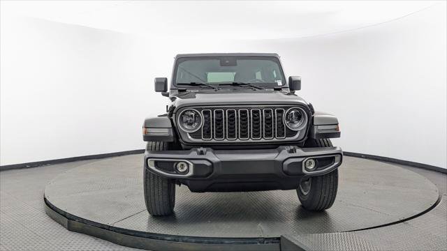 Used 2025 Jeep Wrangler Unlimited Sahara AWD/4WD image 12