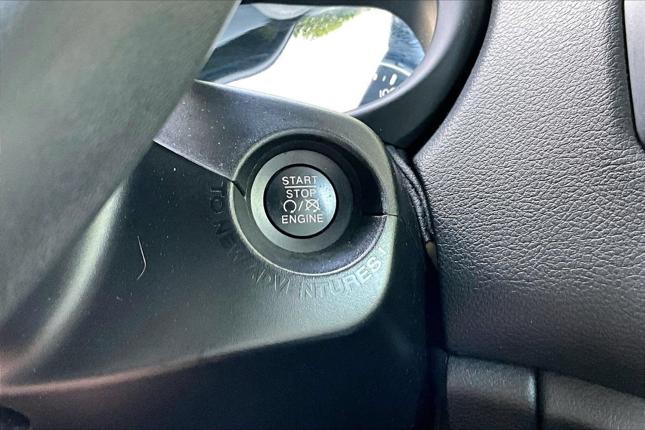 Certified 2022 Jeep Renegade Latitude AWD/4WD image 27
