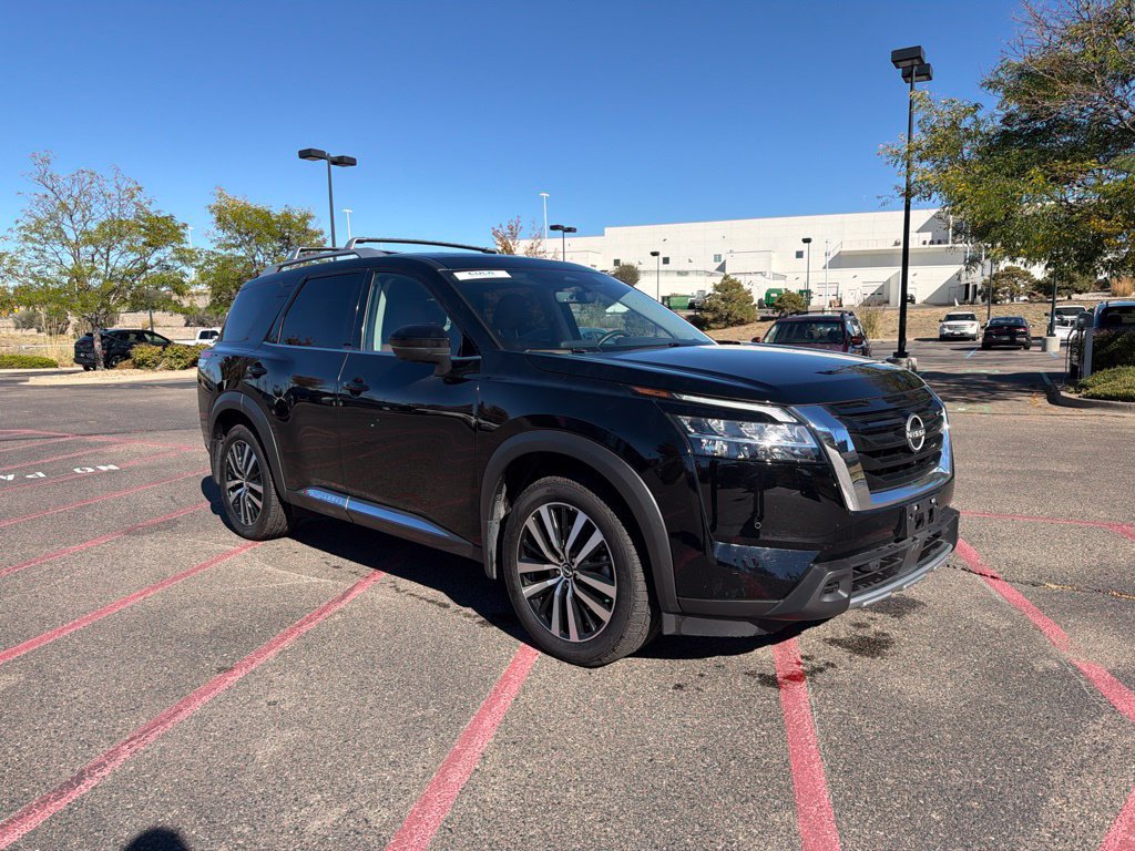 Used 2023 Nissan Pathfinder Platinum AWD/4WD image 4