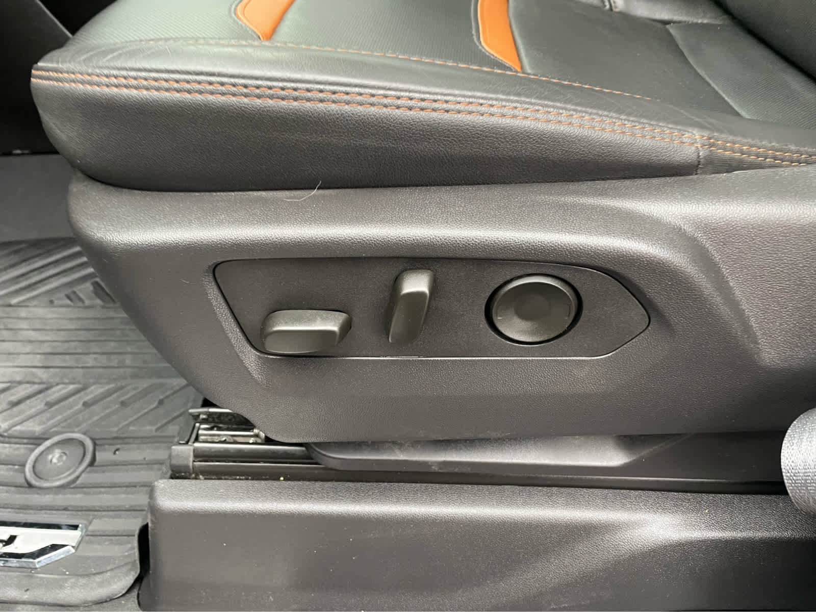 Used 2025 GMC Sierra 2500 AT4 w/ AT4 Premium Plus Package image 17