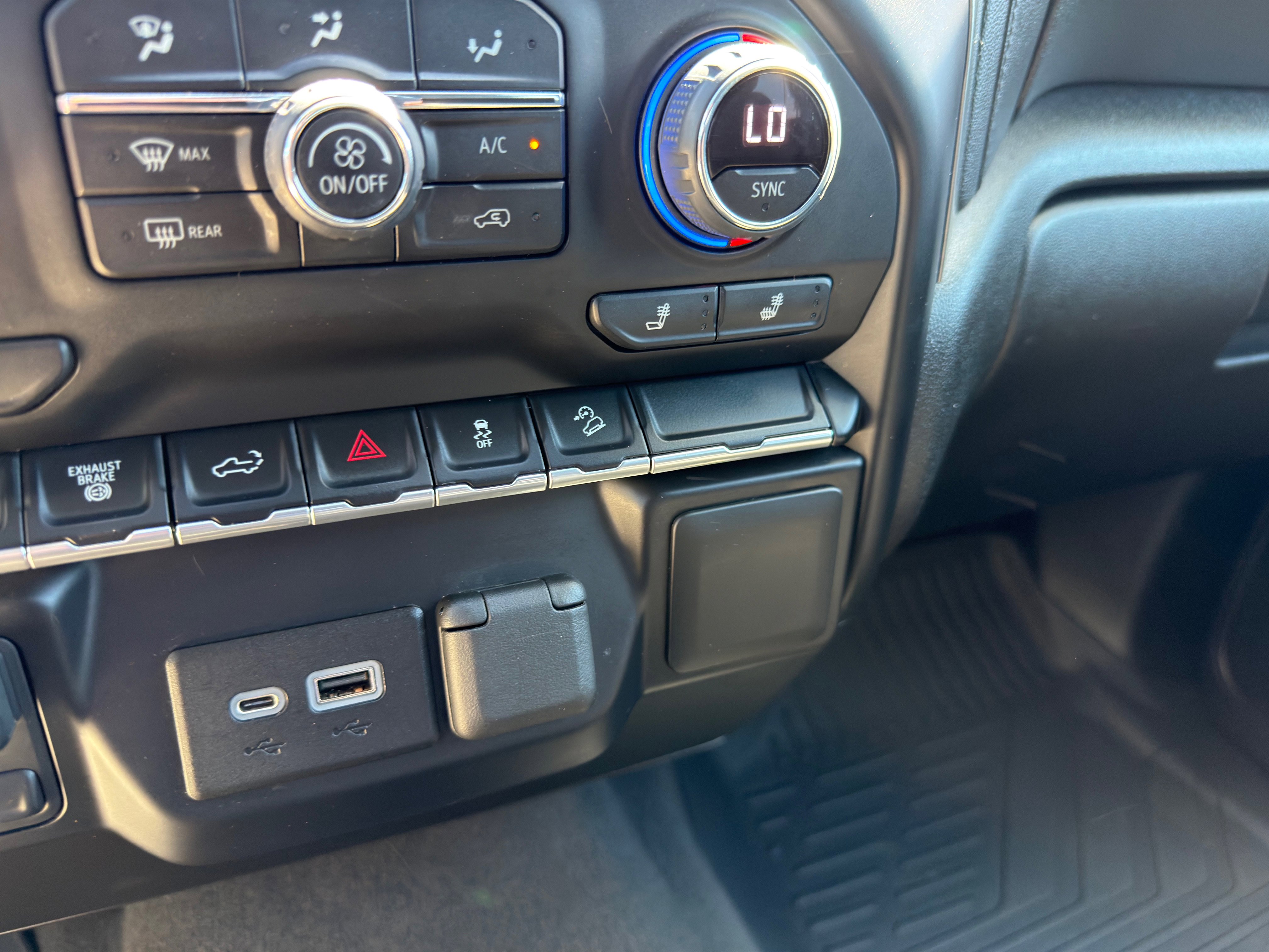 Used 2022 Chevrolet Silverado 2500 LT w/ Convenience Package image 36