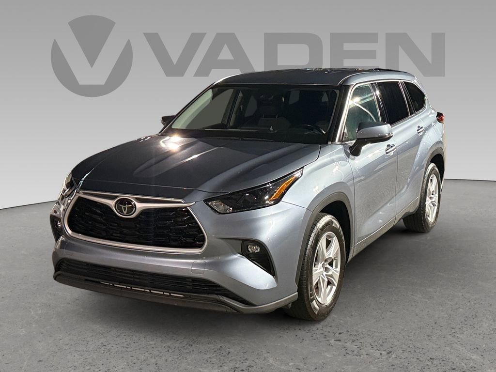 Used 2022 Toyota Highlander LE image 19