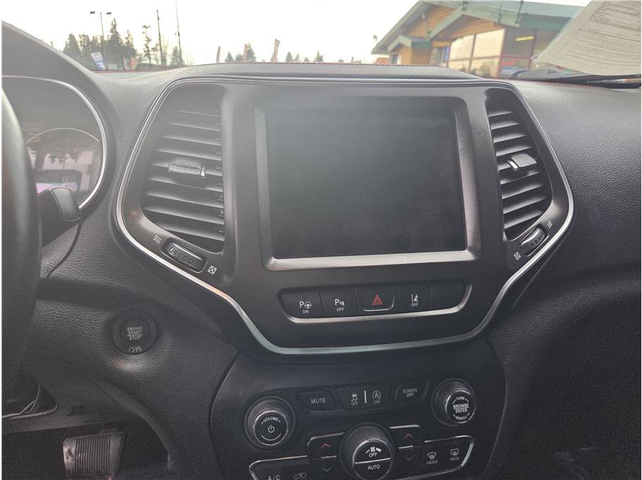 Used 2019 Jeep Cherokee Trailhawk image 18