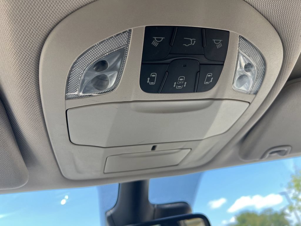Certified 2023 Chrysler Pacifica Touring-L FWD image 59