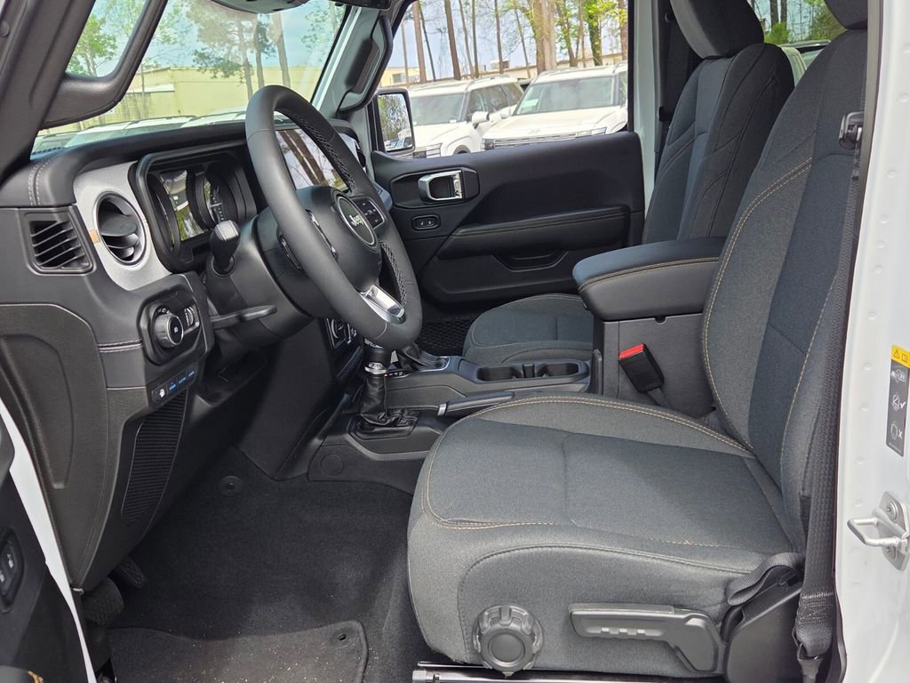 Used 2025 Jeep Wrangler Unlimited Sahara image 5