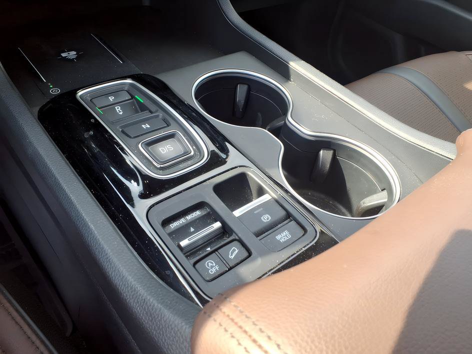 Used 2025 Honda Pilot Elite image 24