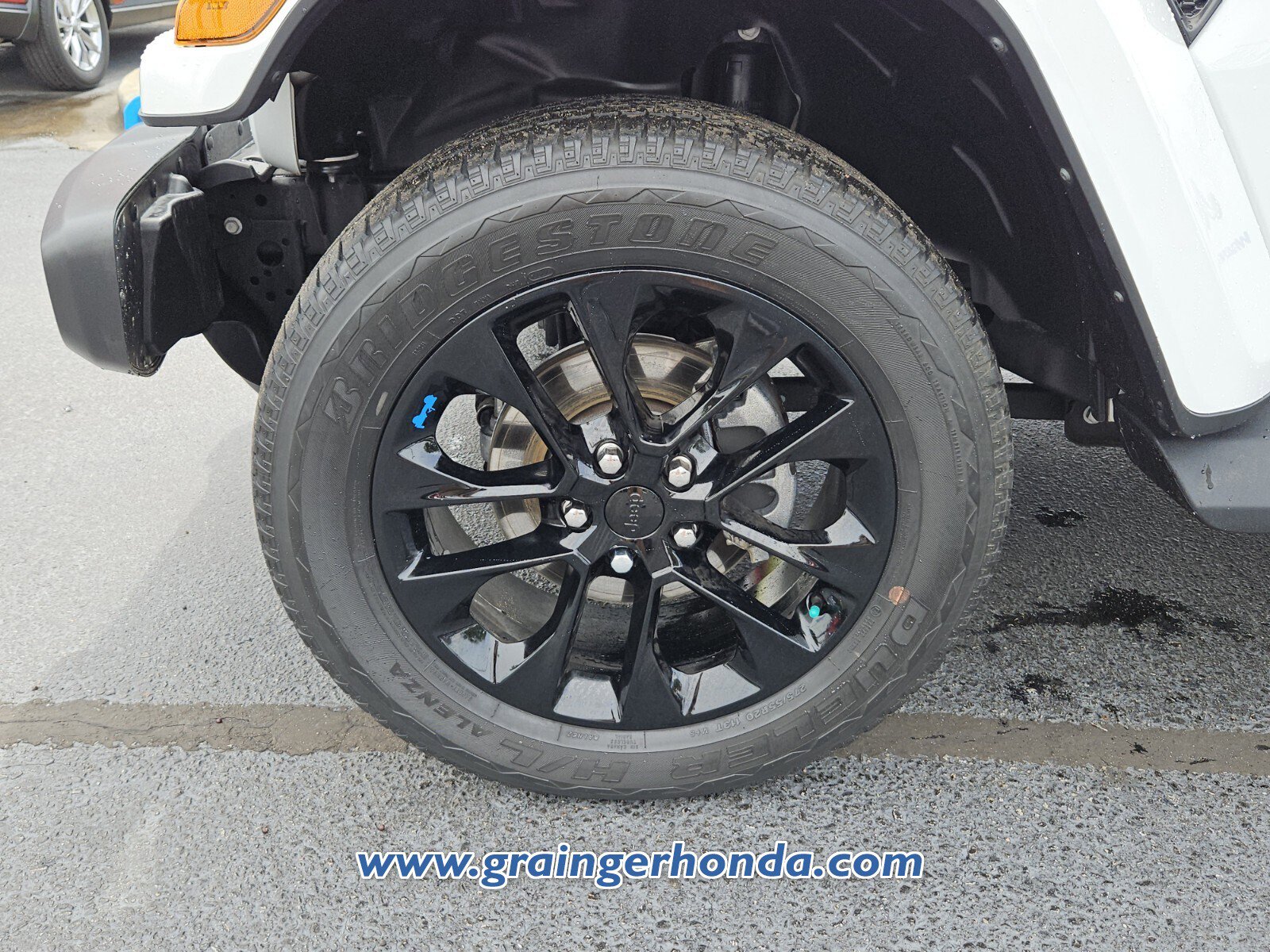 Used 2023 Jeep Wrangler Unlimited Sahara AWD/4WD image 9