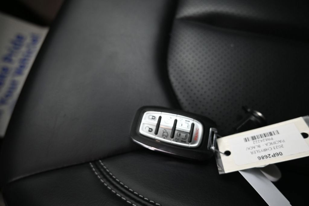 Used 2023 Chrysler Pacifica Touring-L FWD image 31