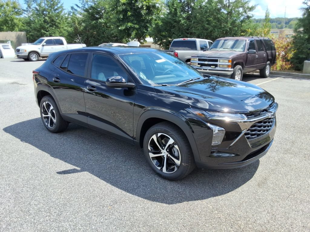 New 2026 Chevrolet Trax RS w/ Sunroof Package FWD video 3