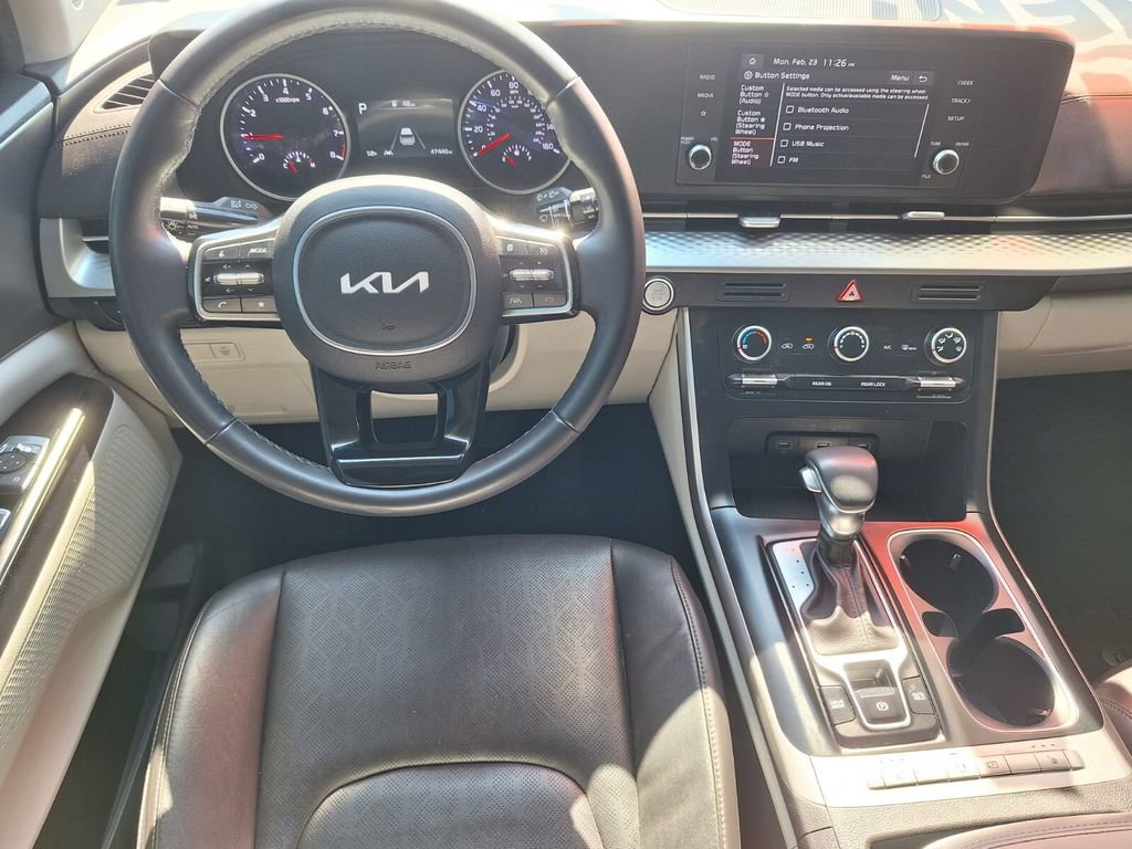 Used 2023 Kia Carnival LX image 21