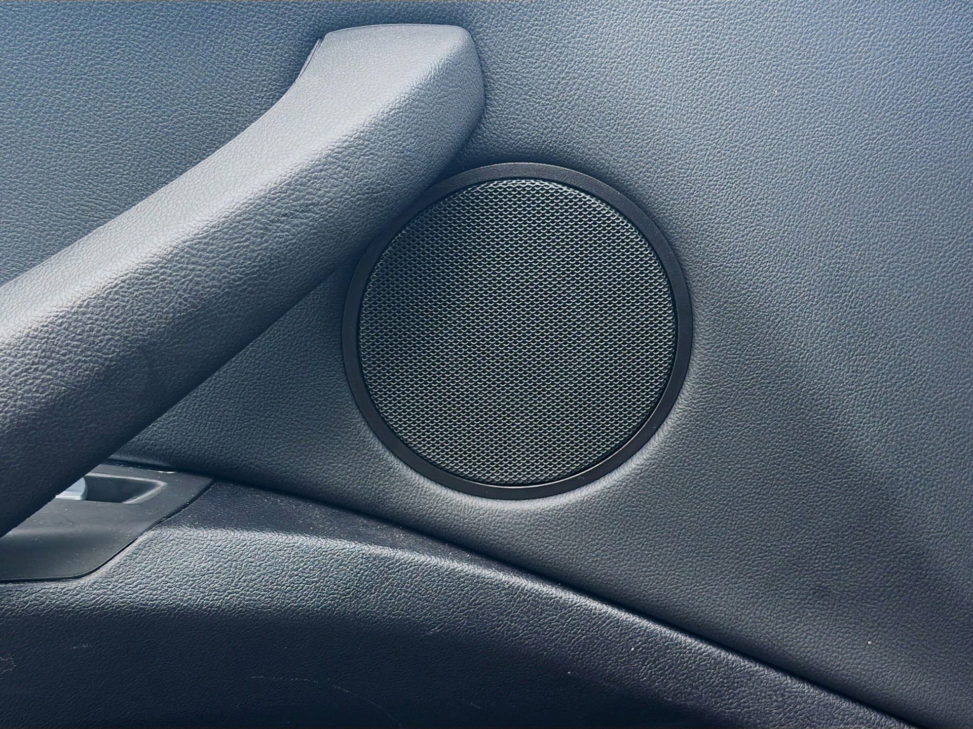 Certified 2025 BMW X4 xDrive30i w/ Premium Package image 25