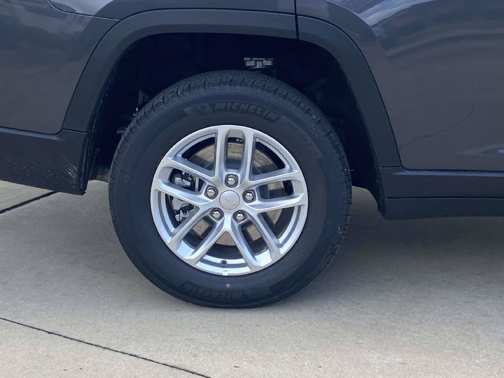 New 2026 Jeep Grand Cherokee L 2WD image 7