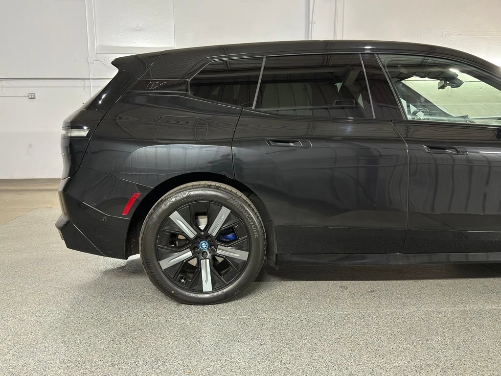 Used 2023 BMW iX xDrive50 w/ Sport Package AWD/4WD image 7