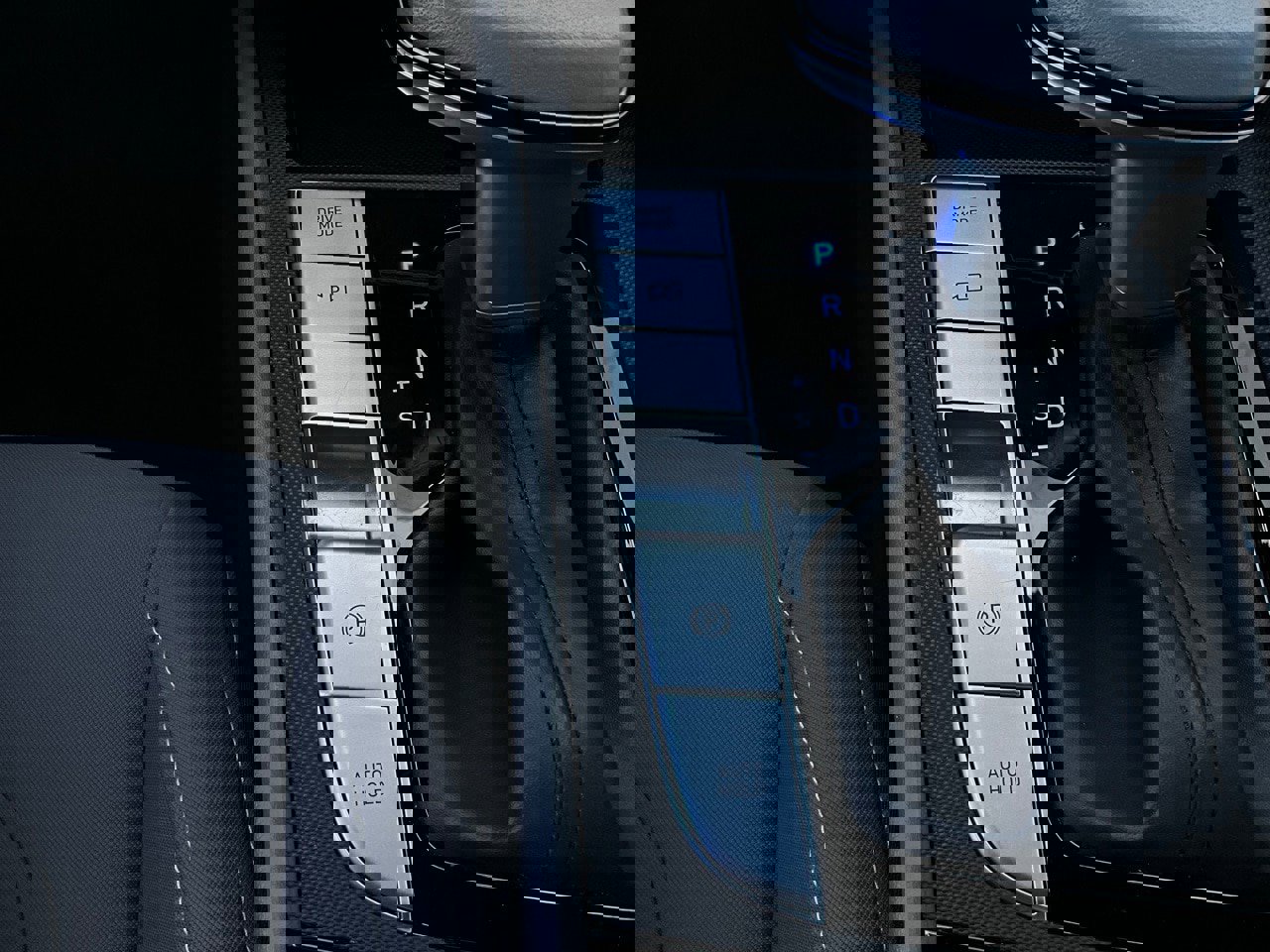 Used 2025 Hyundai Elantra SEL image 24