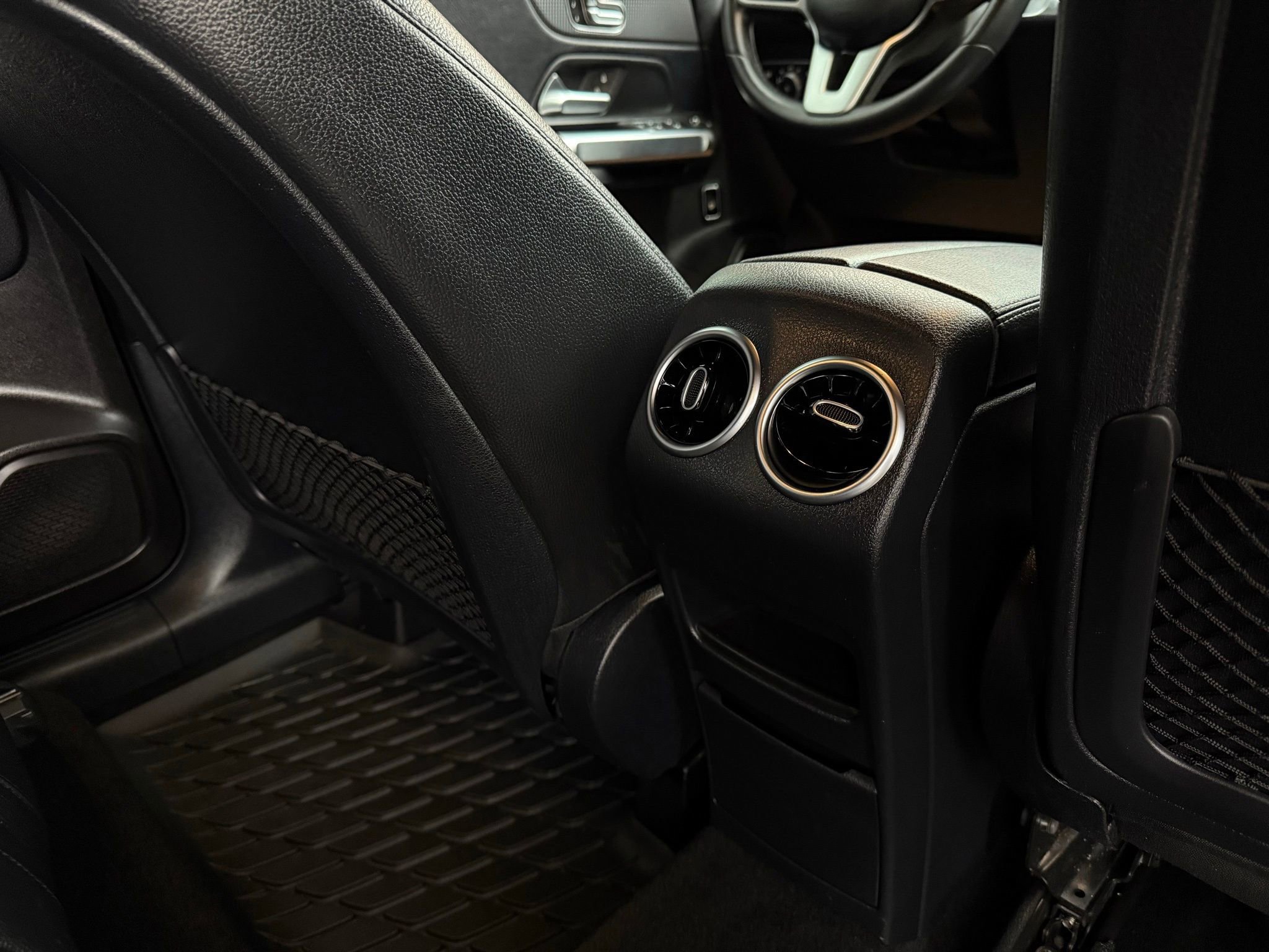 Used 2020 Mercedes-Benz GLB 250 4MATIC image 33