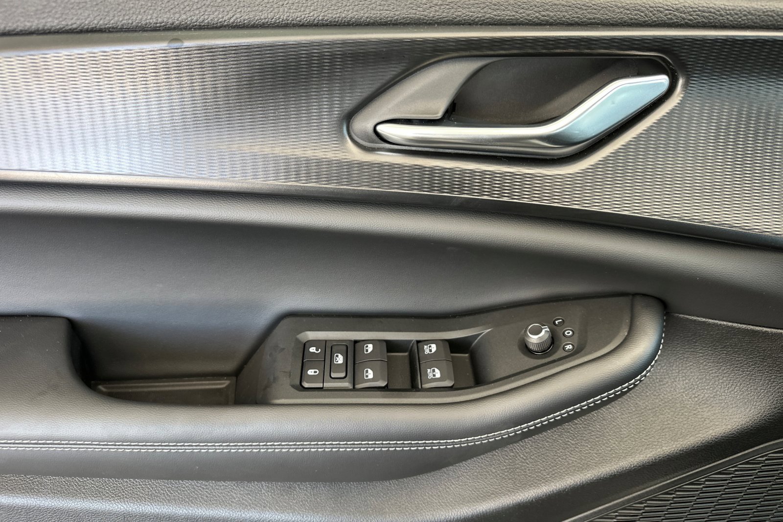 New 2025 Jeep Grand Cherokee L Laredo w/ Luxury Tech Group I image 12