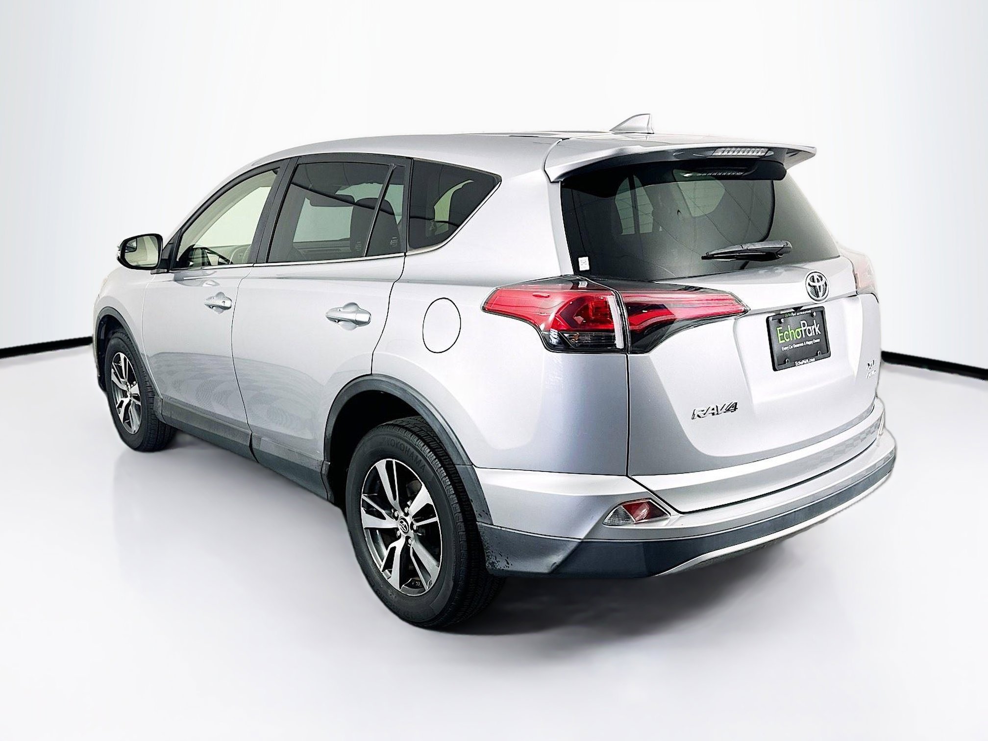 Used 2018 Toyota RAV4 XLE w/ All Weather Liner Package AWD/4WD image 5