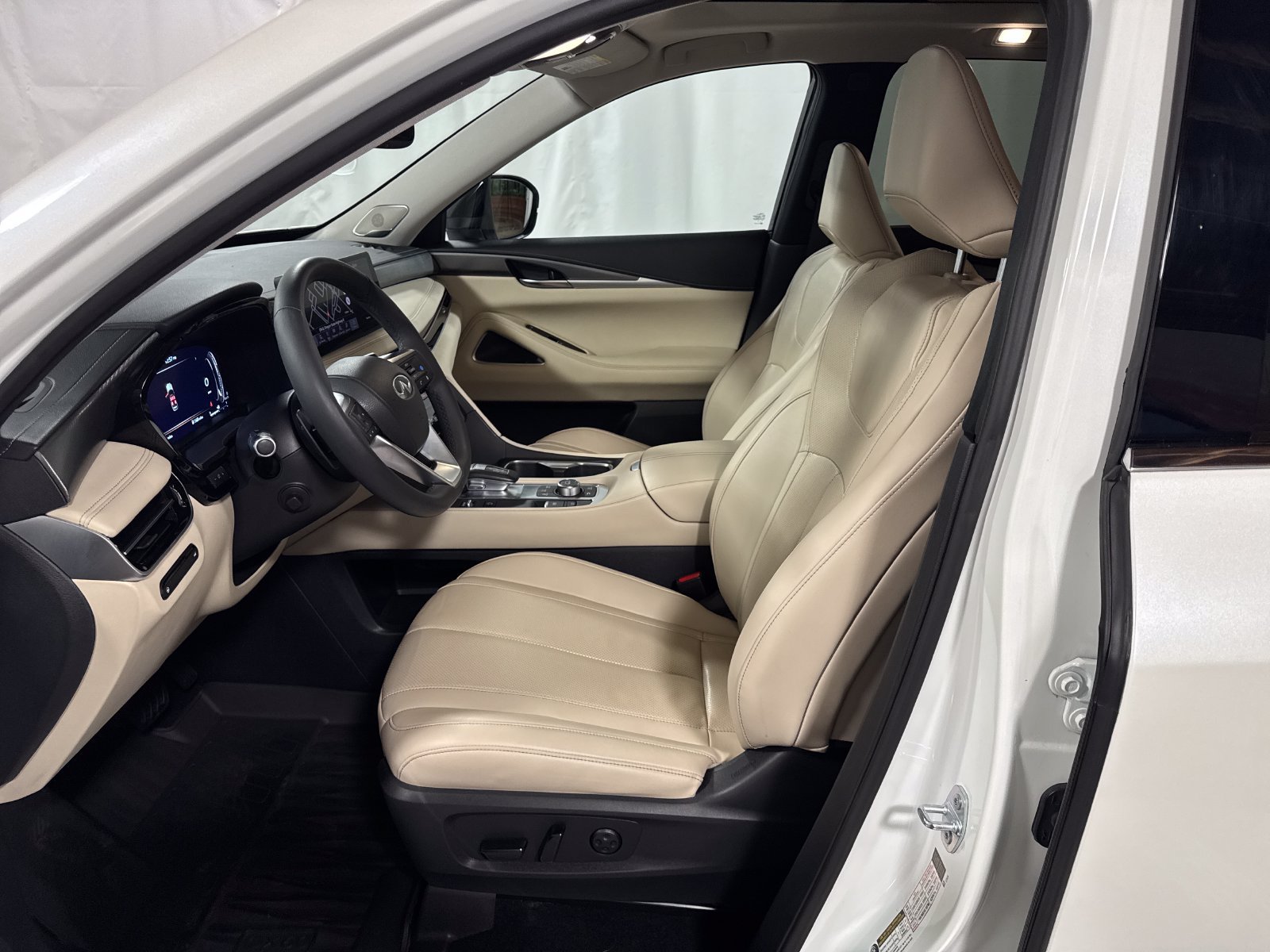 Used 2022 INFINITI QX60 Luxe w/ Performance Audio Package AWD/4WD image 3