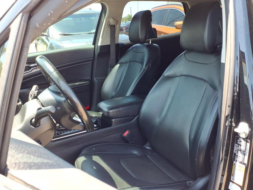 Used 2023 Kia Sportage EX FWD image 2