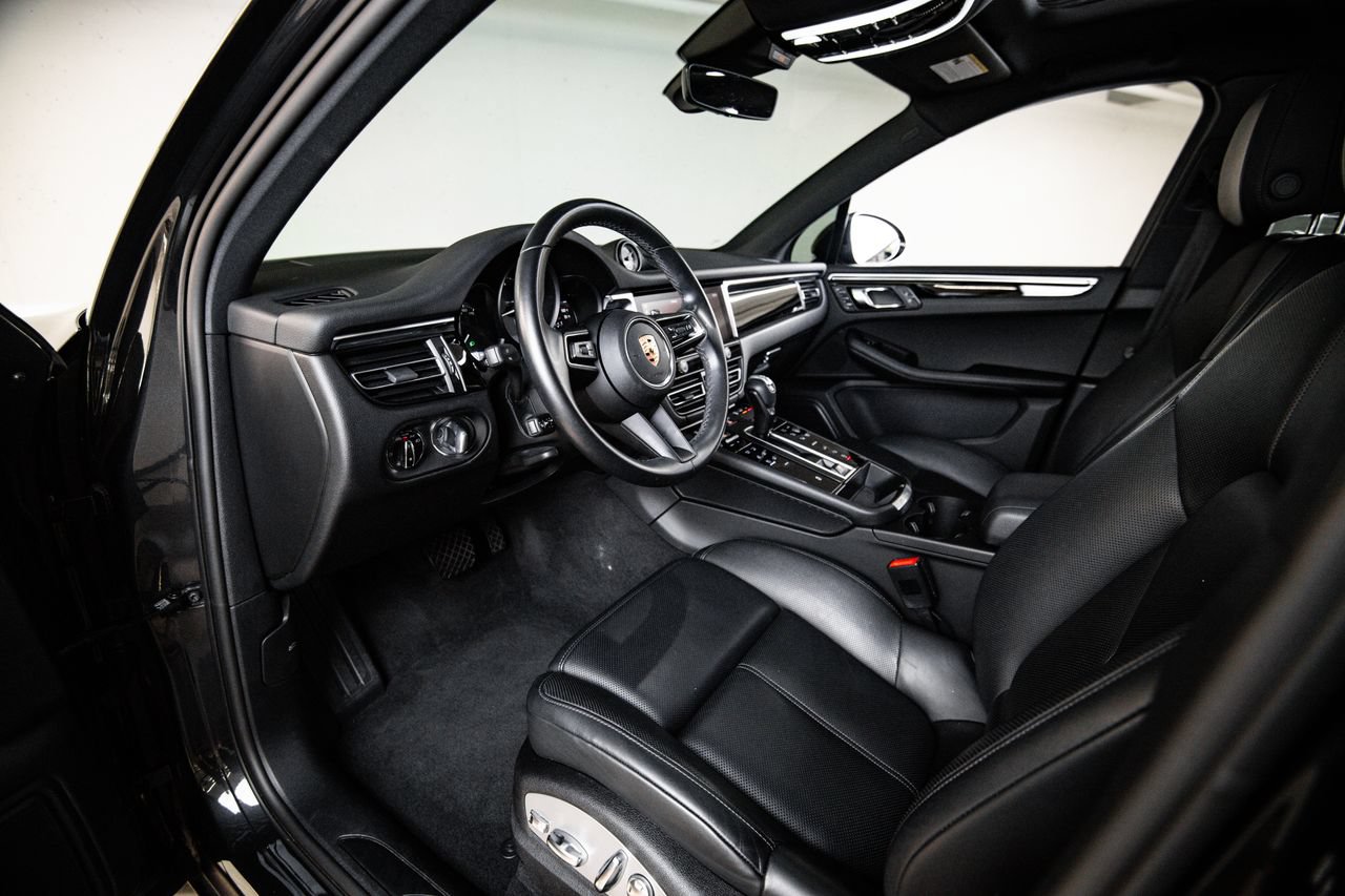 Certified 2024 Porsche Macan AWD/4WD image 4