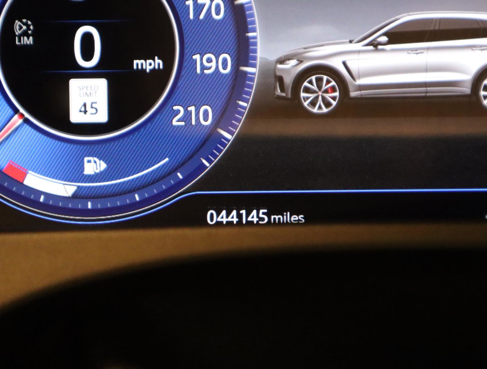 Used 2020 Jaguar F-PACE SVR image 43