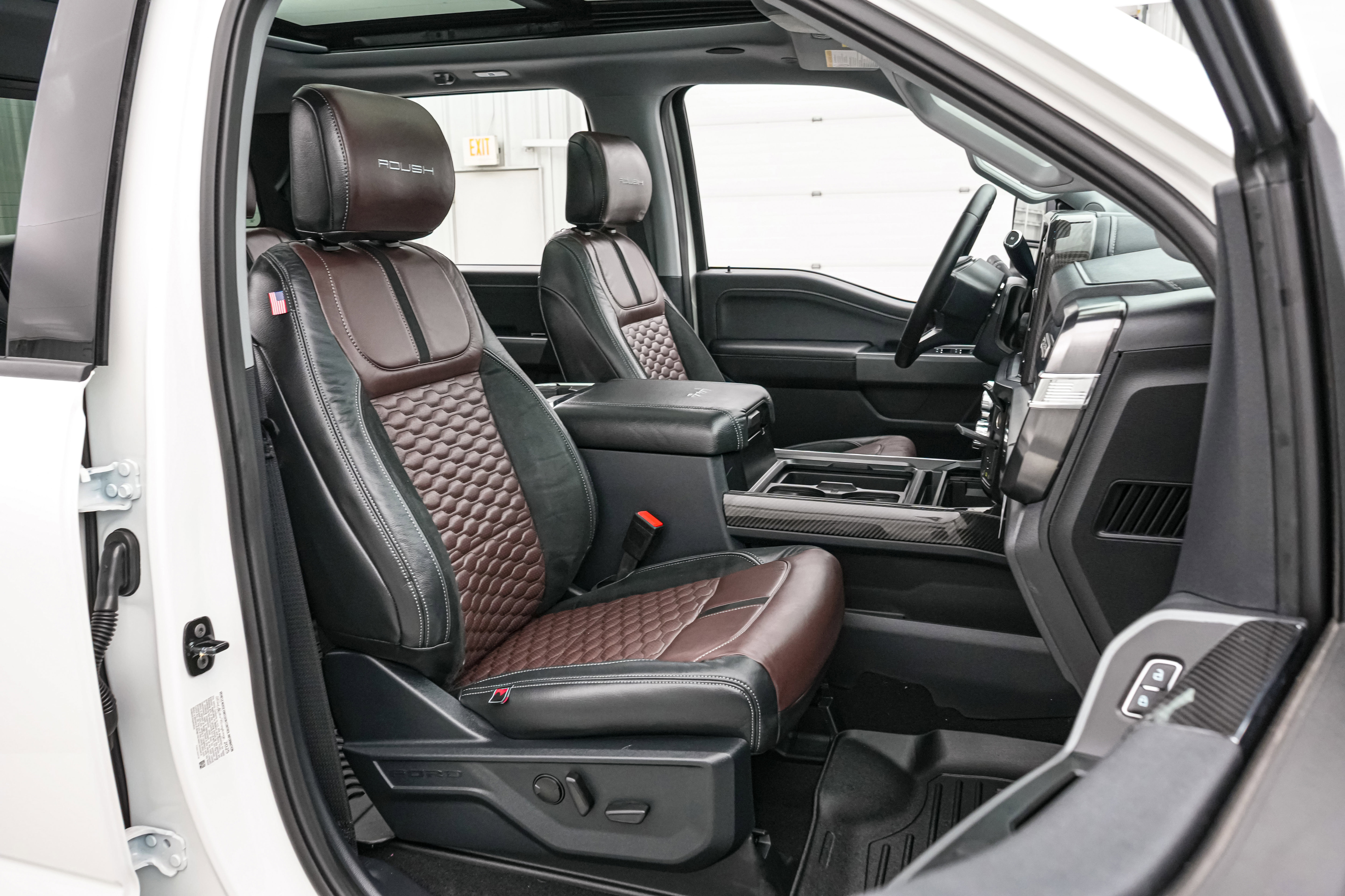 New 2026 Ford F250 Lariat w/ Black Appearance Package image 36