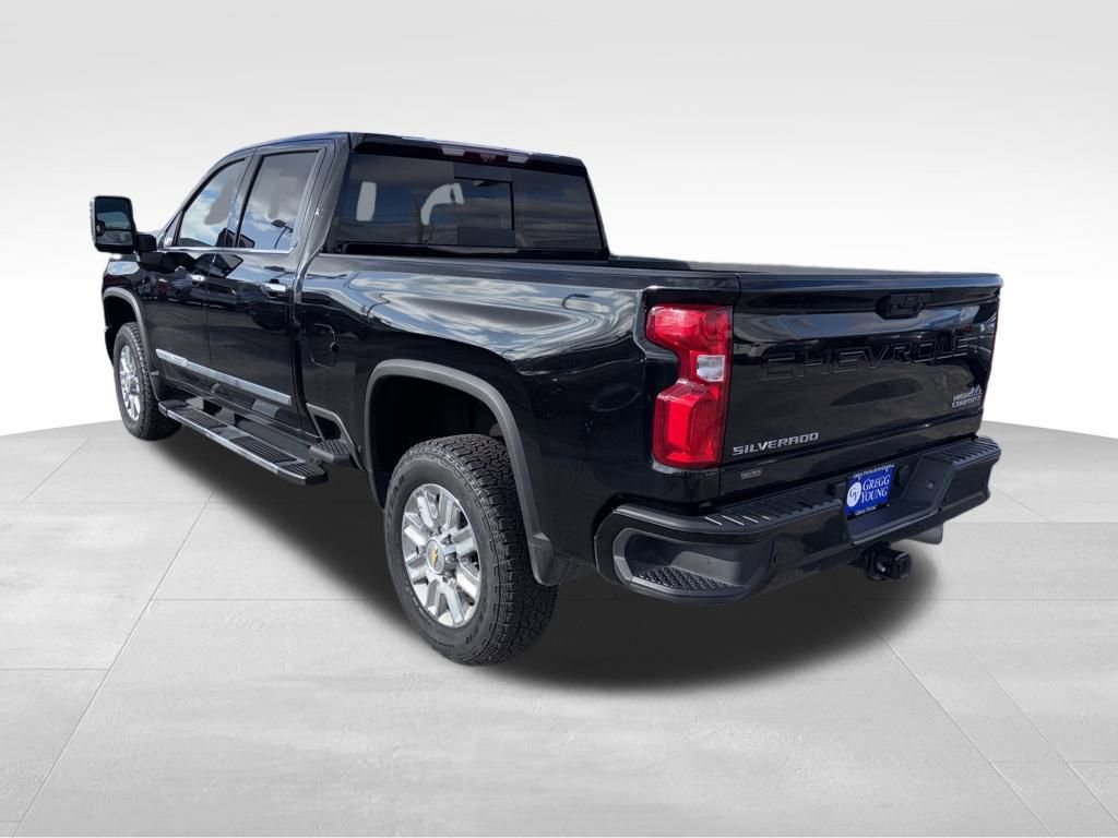 Used 2024 Chevrolet Silverado 2500 High Country w/ High Country Premium Package AWD/4WD image 4