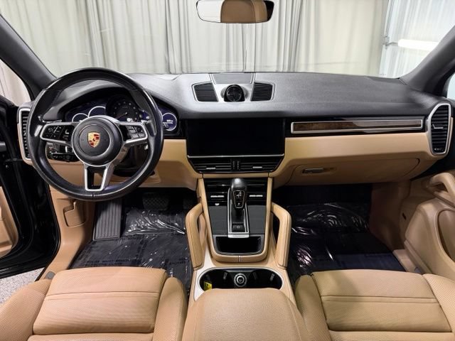 Used 2023 Porsche Cayenne Platinum Edition AWD/4WD image 13