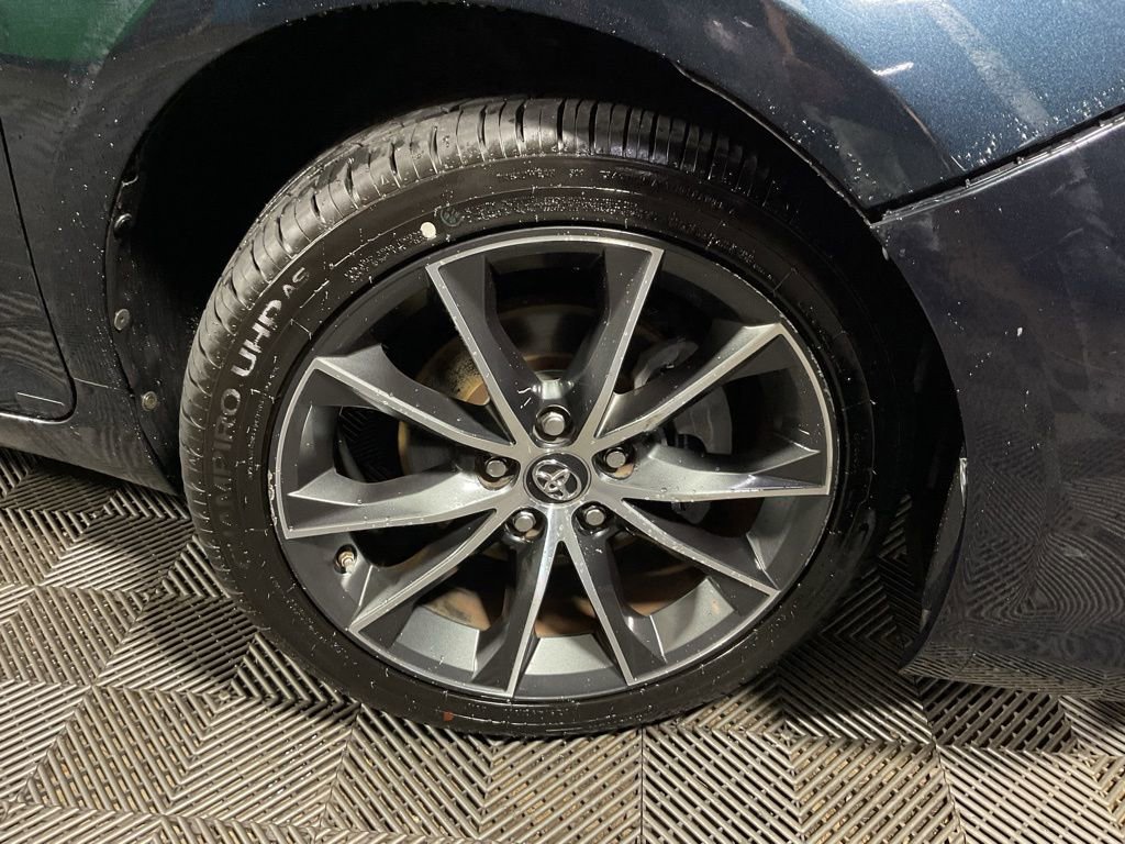 Used 2016 Toyota Camry XSE image 29