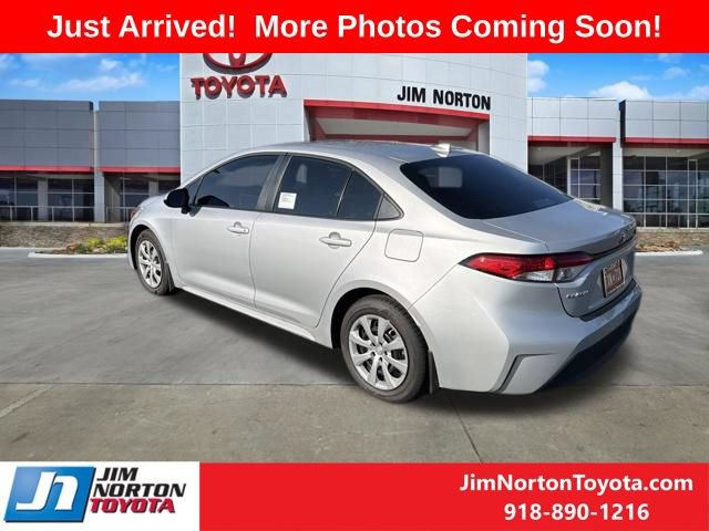 Used 2026 Toyota Corolla LE FWD image 5