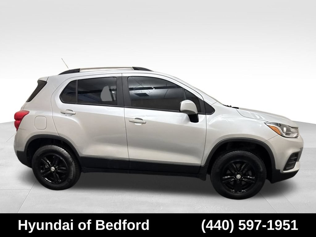 Used 2022 Chevrolet Trax LT w/ LT Convenience Package AWD/4WD image 4