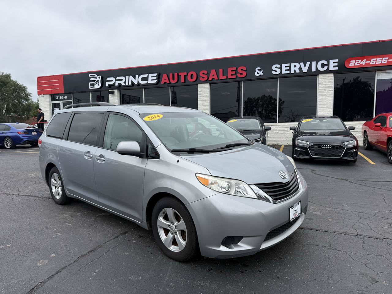 Used 2014 Toyota Sienna LE FWD image 1