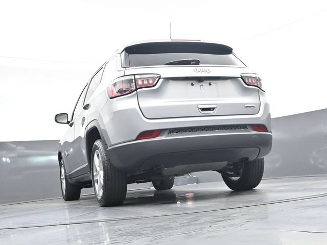 Used 2023 Jeep Compass Latitude w/ Sun and Sound Group AWD/4WD image 33