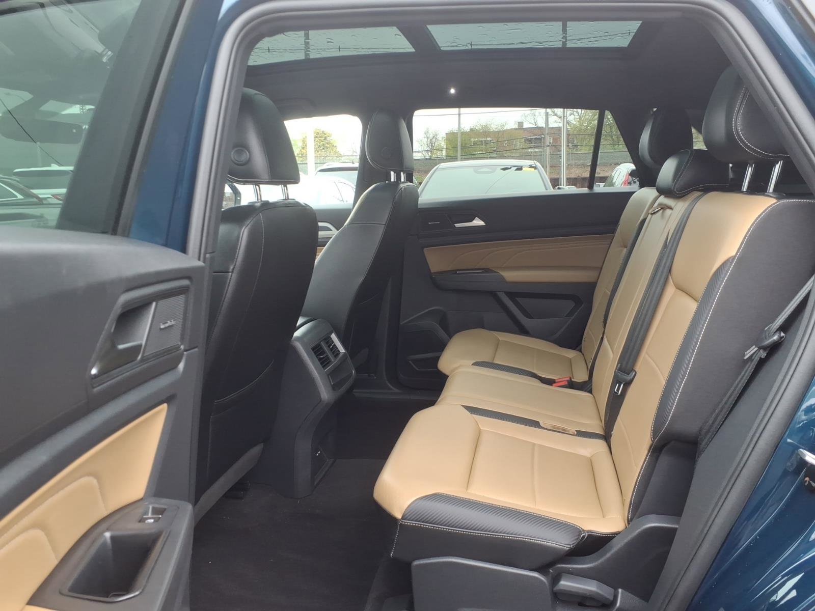 Used 2022 Volkswagen Atlas Cross Sport SE w/ Panoramic Sunroof Package AWD/4WD image 15