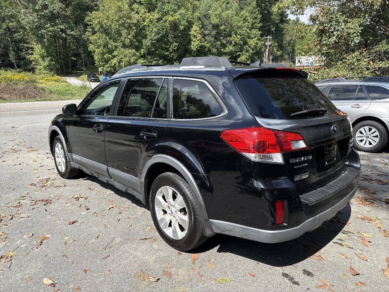 Used 2012 Subaru Outback 3.6R Limited w/ Popular Pkg 2 AWD/4WD image 3