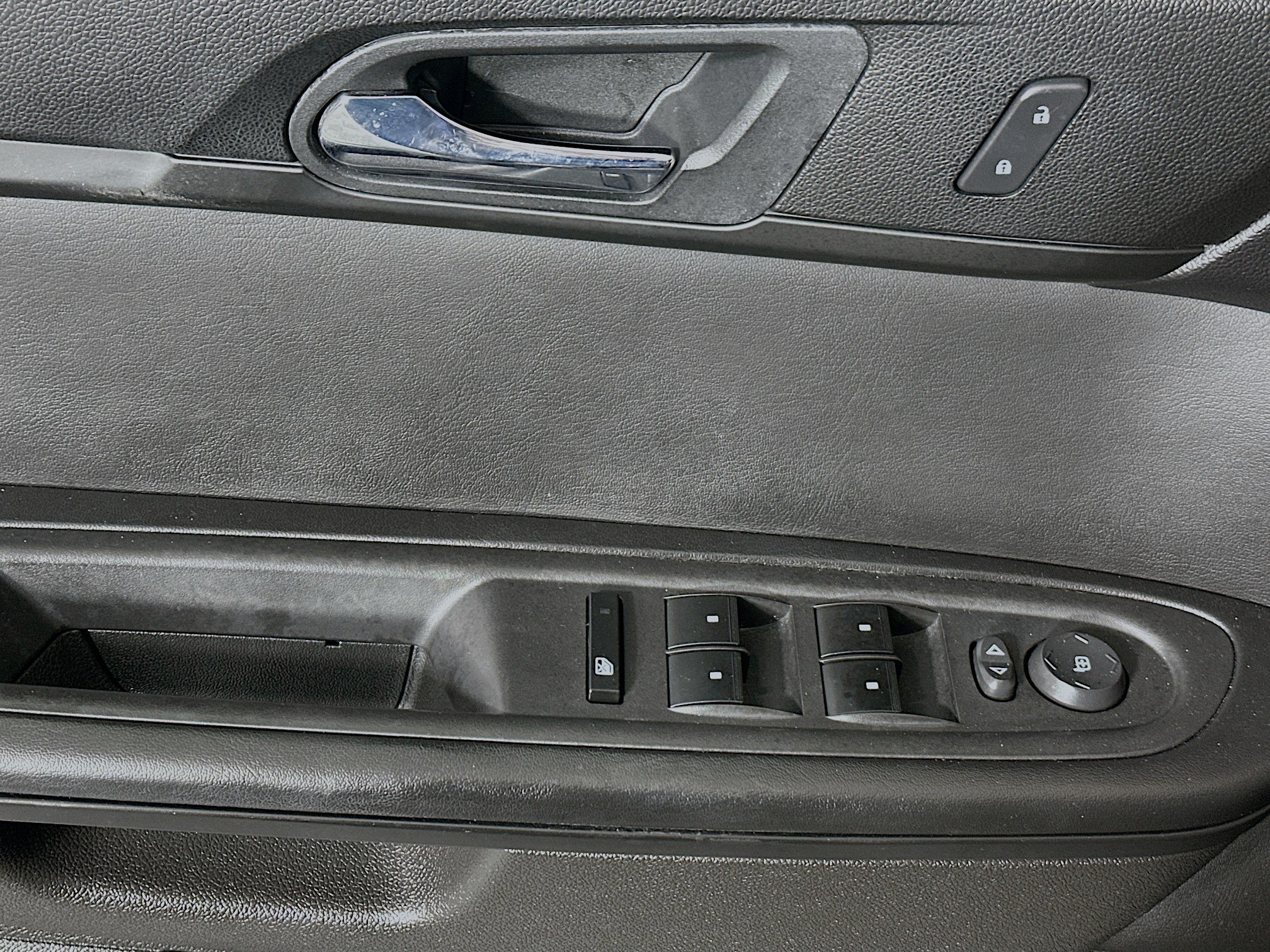 Used 2013 Chevrolet Traverse LT FWD image 14