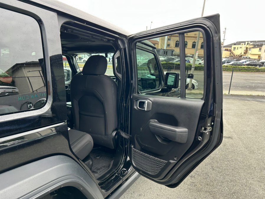 Used 2023 Jeep Wrangler Unlimited w/ Sun & Screen Package AWD/4WD image 46