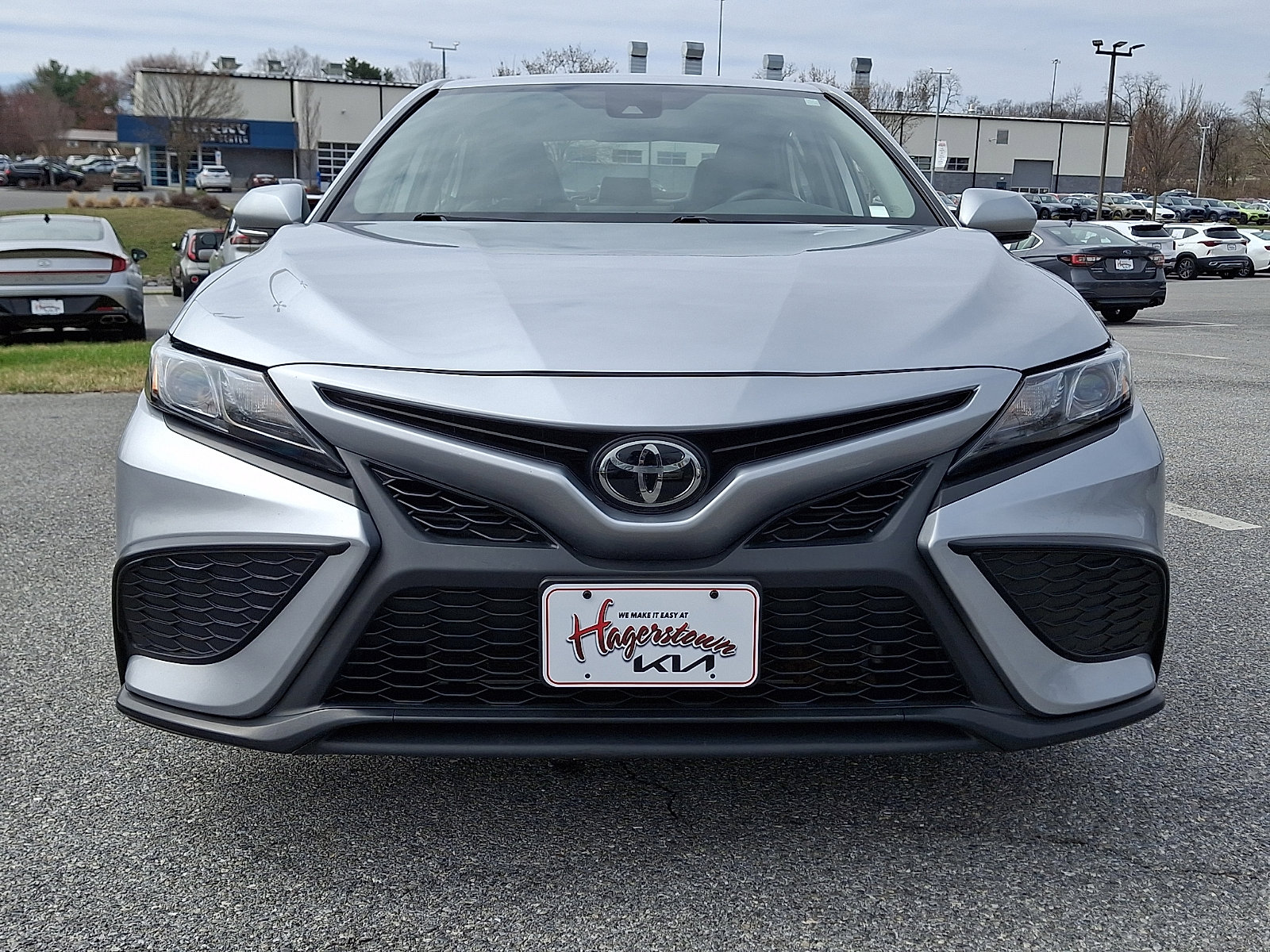 Used 2024 Toyota Camry SE image 2