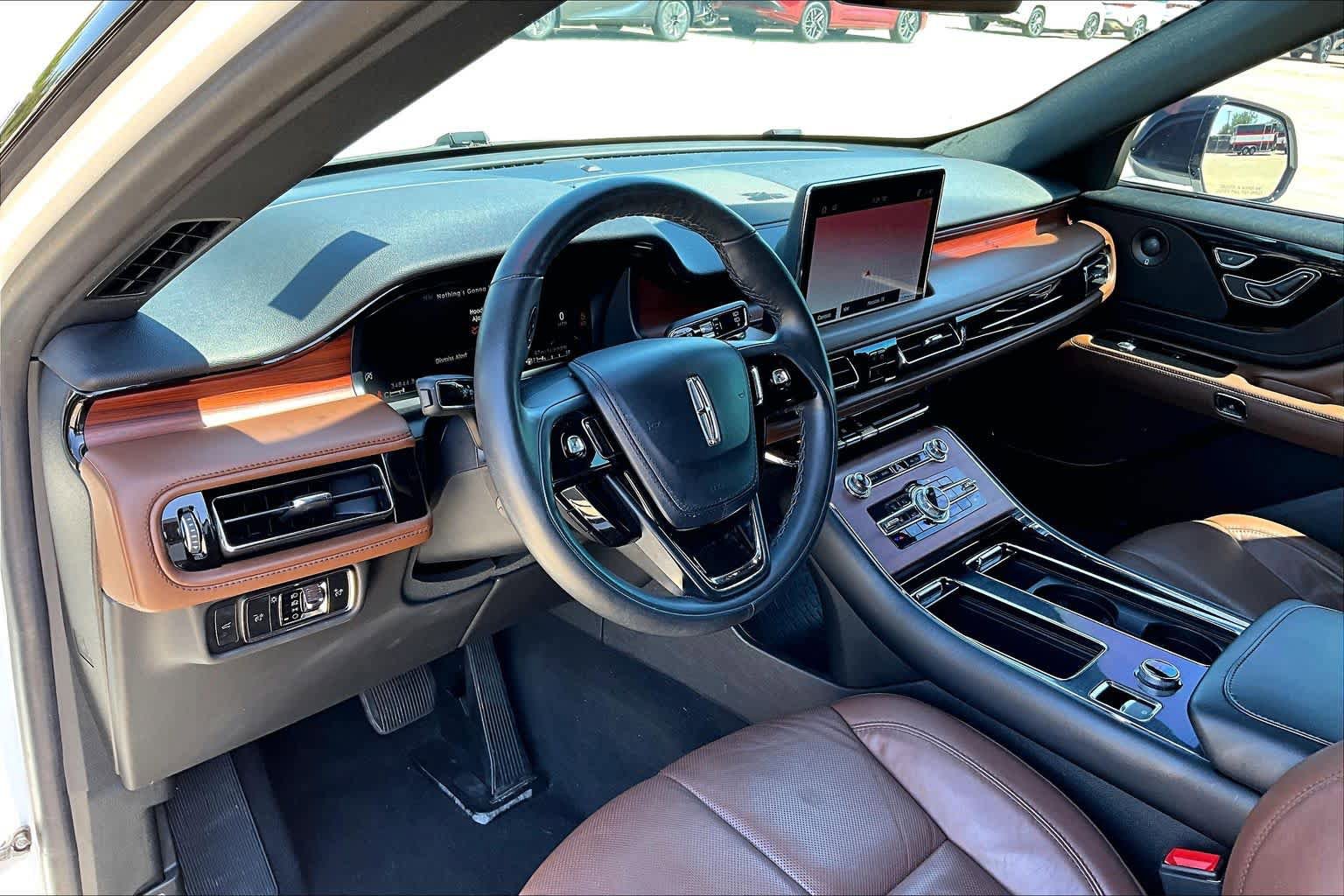 Used 2024 Lincoln Aviator Reserve w/ Elements Package Plus RWD image 18