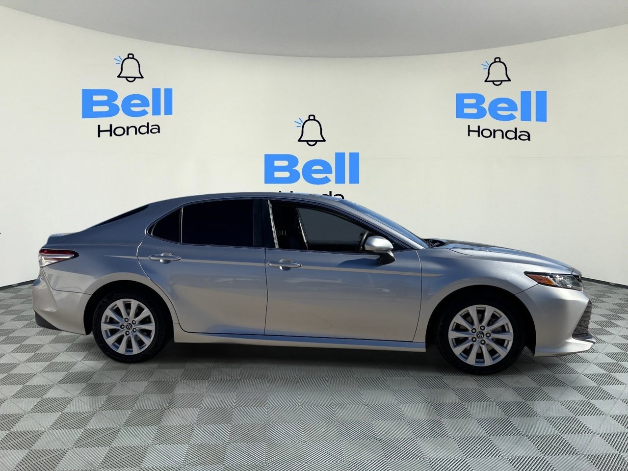 Used 2018 Toyota Camry LE FWD image 5