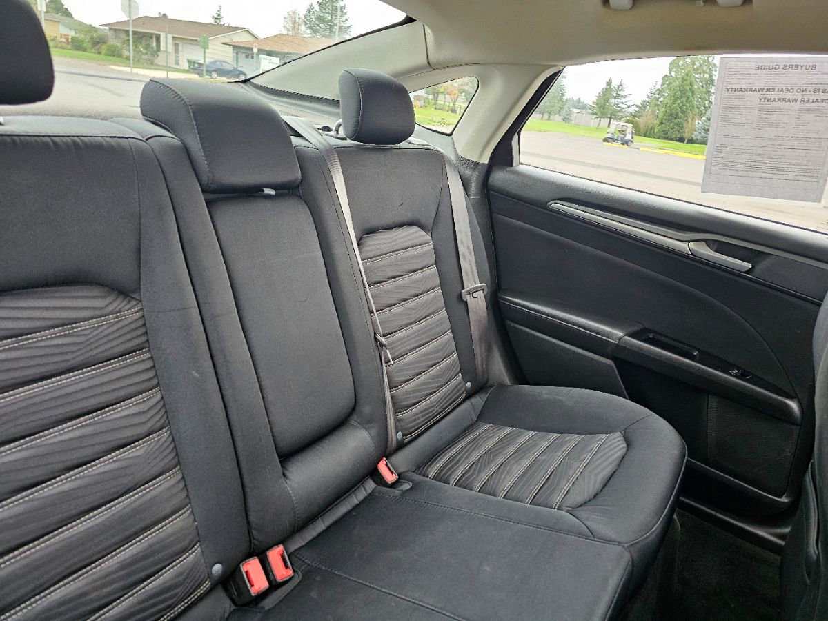 Used 2016 Ford Fusion SE image 16