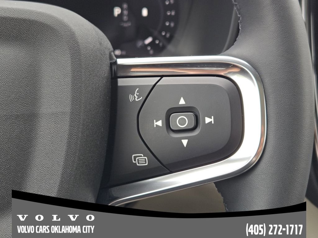 Certified 2023 Volvo XC40 B5 Ultimate w/ Protection Package Premier image 28